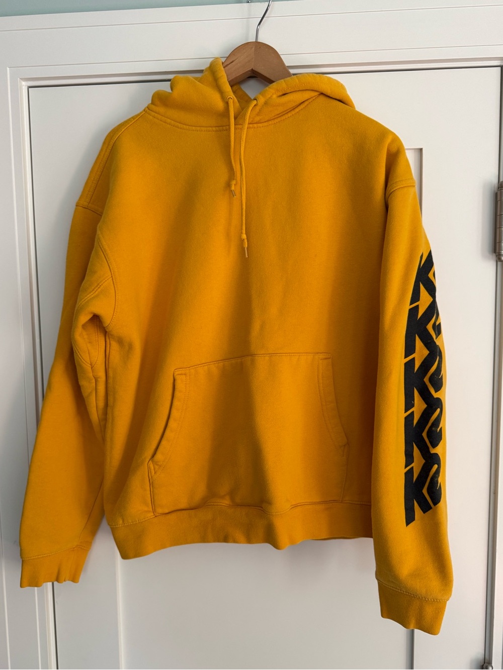 Men's K2 Snowboarding Yellow Hoodie with Black Sleeve Graphic Size Large